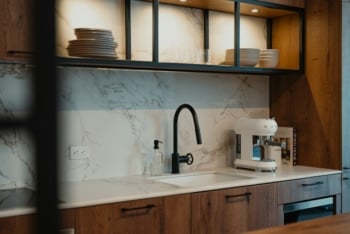 Aquasana vs Waterdrop: Which Under-Sink Filter Wins, and Where Woder Fits In